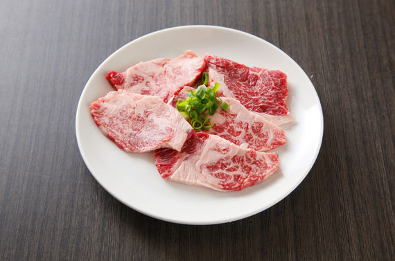 甲府で営業している焼肉ジュゲンでは人気メニューのカルビがおすすめです